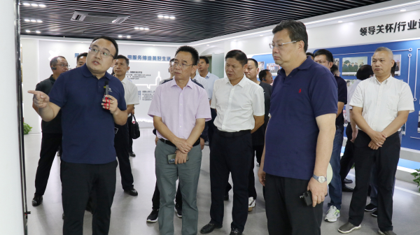 湖北省鄂州市委常委、副市长卢辉一行莅临托普云农考察调研