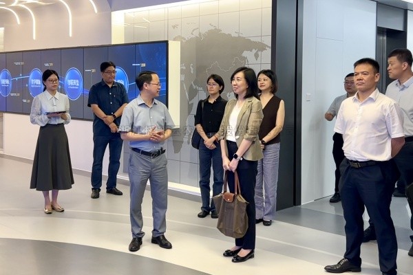 科技部国际合作司副司长庄嘉一行莅临托普云农调研考察